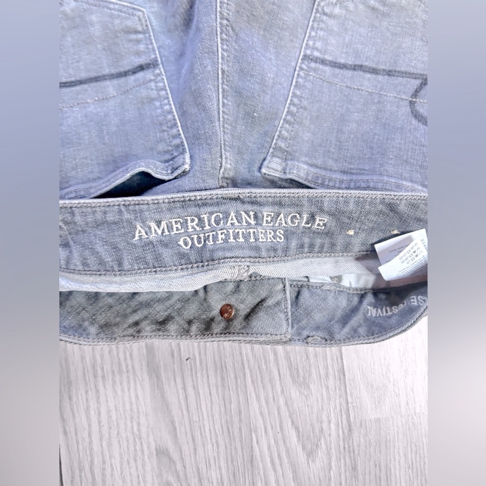 Women’s American Eagle Light Grey Wash “Vintage Hi Rise Festival” Denim Shorts - Picture 4 of 9